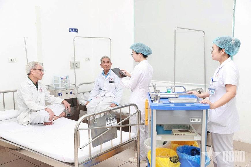 Điều dưỡng Bệnh viện Quân y 354: Lặng thầm chăm sóc, bền bỉ trao niềm tin